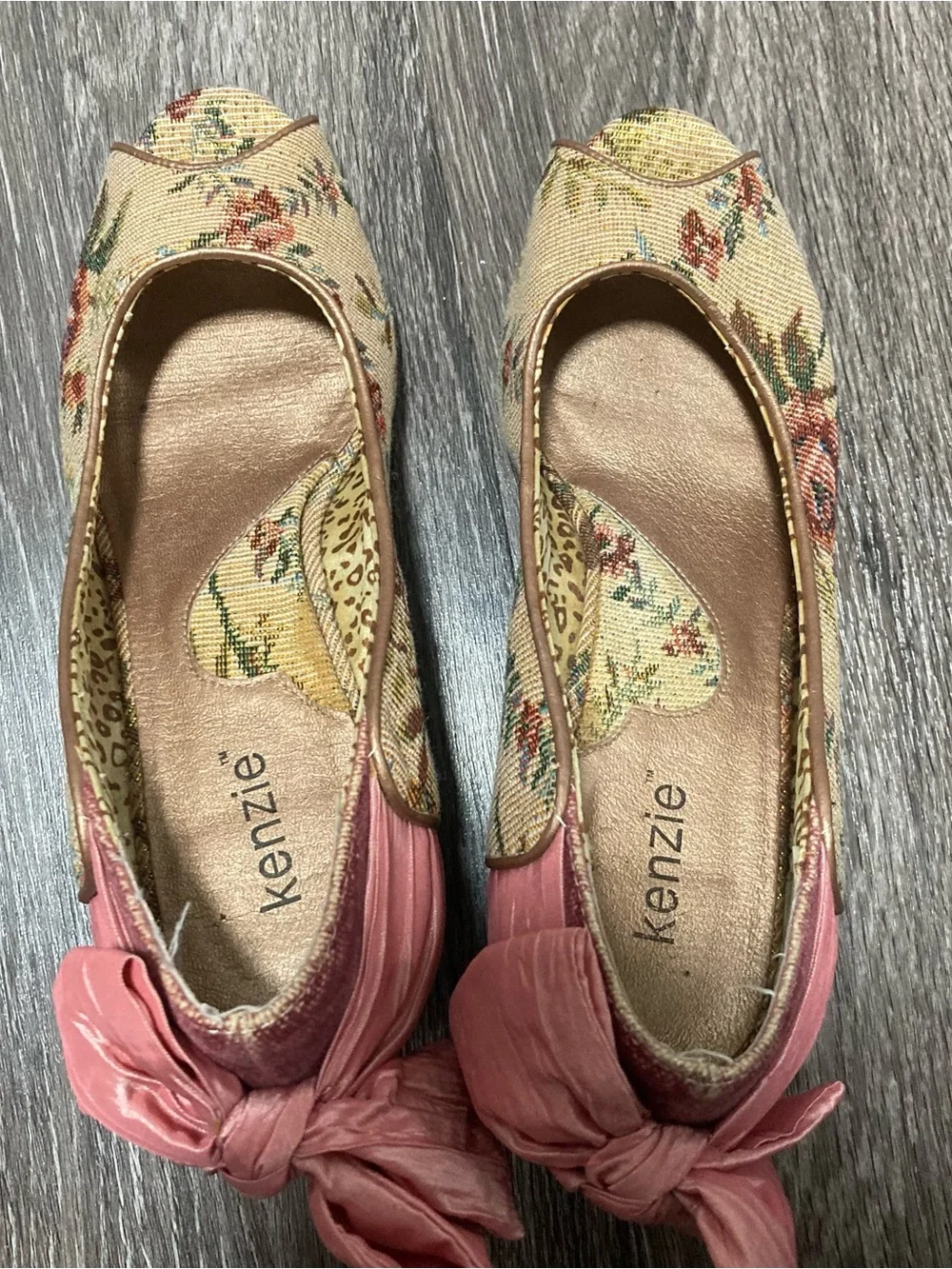Kenzie Blink Tapestry Floral Peep Toe Wedge Heels Pink Bow Accent Size 8.5M